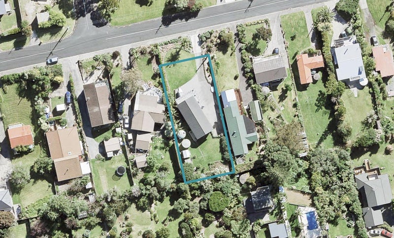 19 Surf Road, Stanmore Bay, Whangaparaoa - Carousel 1