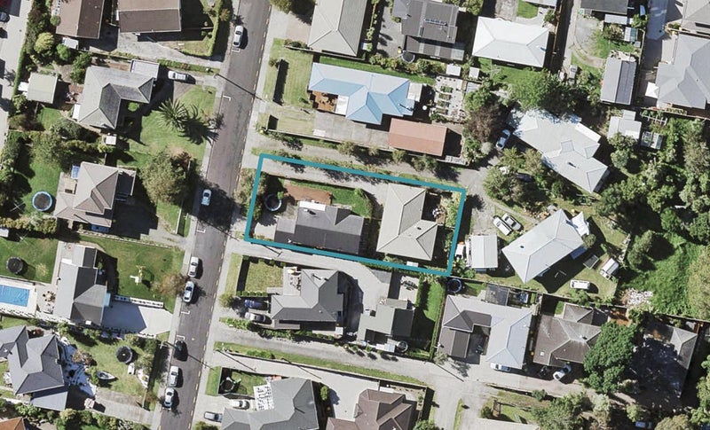 2/8 Bledisloe Street, Howick, Auckland - Carousel 1