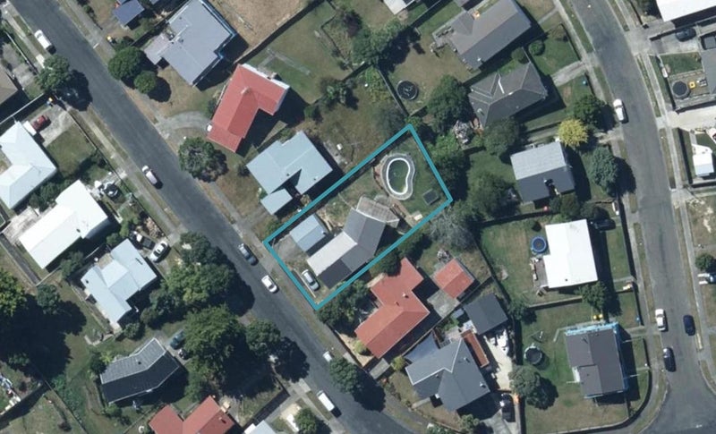 14 Beaumaris Crescent, Ascot Park, Porirua - Carousel 1