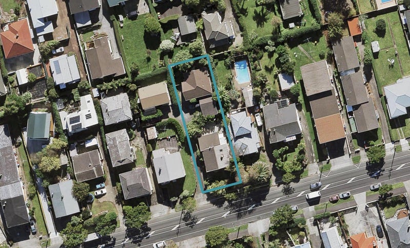 25 Owairaka Avenue, Mount Albert, Auckland - Carousel 1