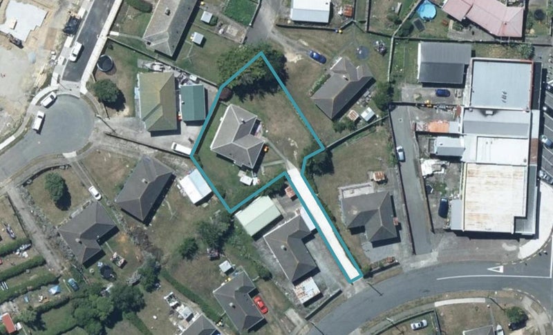11 Fawn Street, Cannons Creek, Porirua - Carousel 1