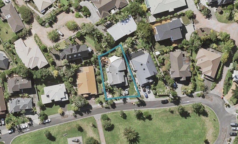 10 Taroka Close, Pinehill, Auckland - Carousel 1
