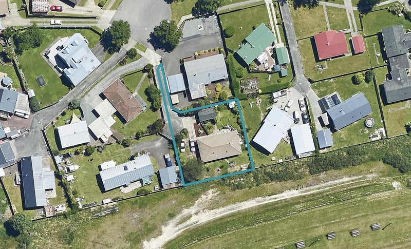 21 Matthew Place, Kawaha Point, Rotorua - Carousel 1