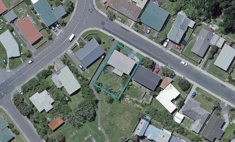 45 Somes Crescent, Newlands, Wellington - Carousel 1
