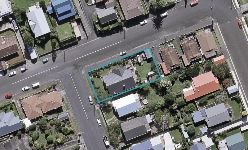 1 Kitchener Terrace, Moturoa, New Plymouth - Carousel 1