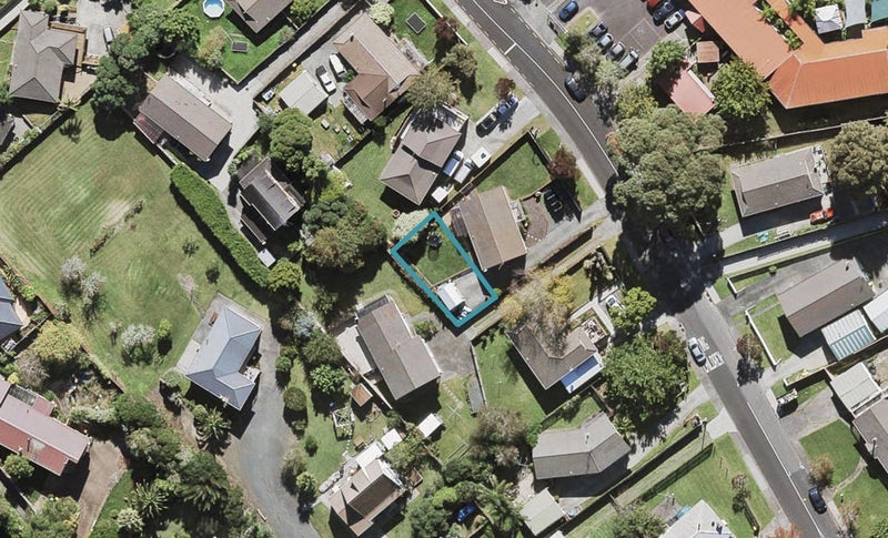 10D Kintara Drive, Massey, Auckland - Carousel 1