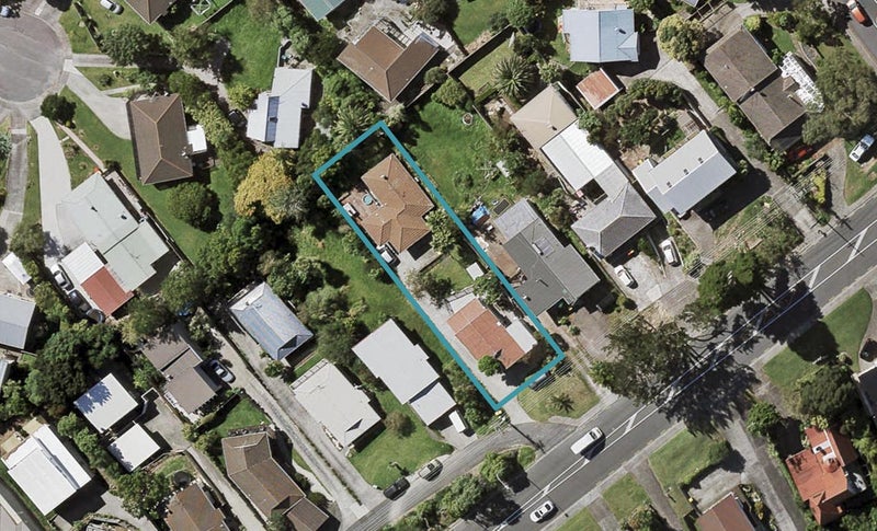 1/130 Sunset Road, Unsworth Heights, Auckland - Carousel 1