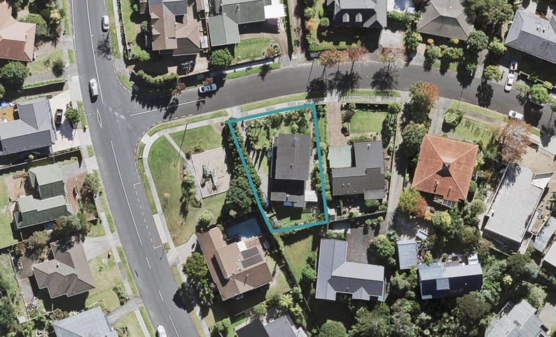 1 Portsea Place, Chatswood, Auckland - Carousel 1