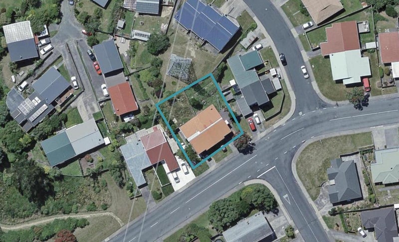 59 Horokiwi Road West, Newlands, Wellington - Carousel 1