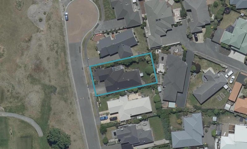 10 Seacroft Place, Waimairi Beach, Christchurch - Carousel 1