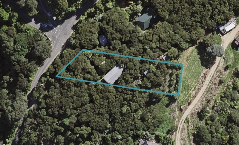 61 Crescent Road East, Ostend, Waiheke Island - Carousel 1
