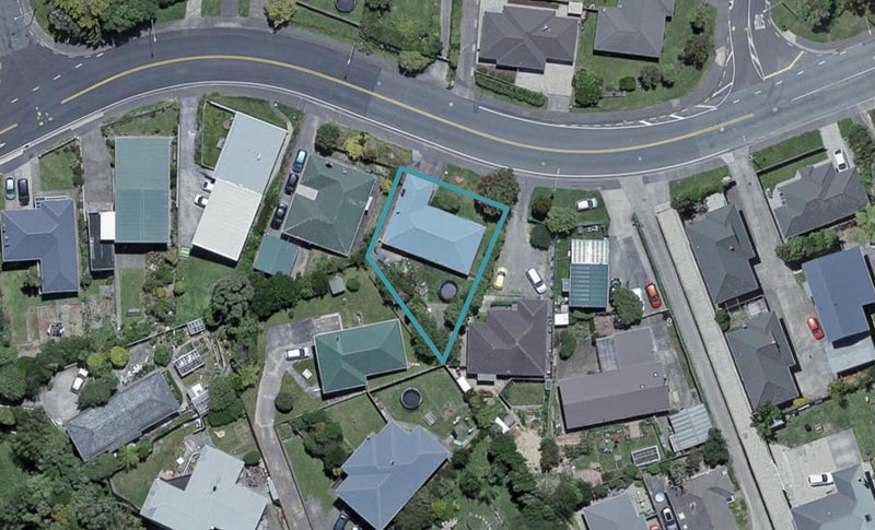 28 Horokiwi Road West, Newlands, Wellington - Carousel 1