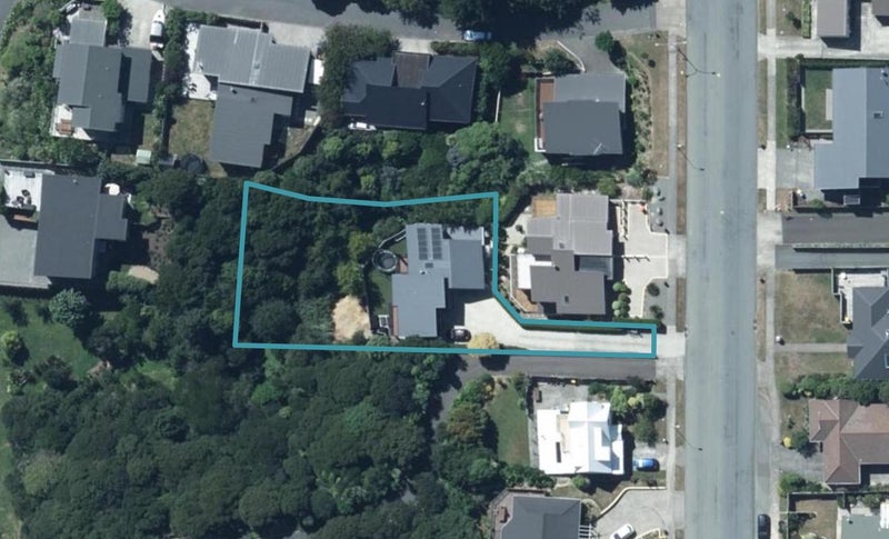 42A James Cook Drive, Whitby, Porirua - Carousel 1