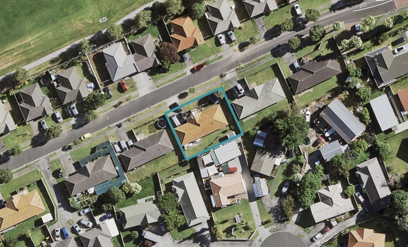 8 Ashmere Lane, Weymouth, Auckland - Carousel 1