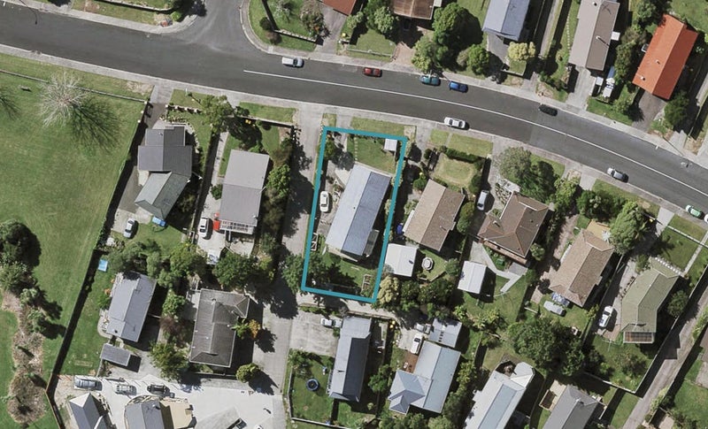 77 Athena Drive, Totara Vale, Auckland - Carousel 1