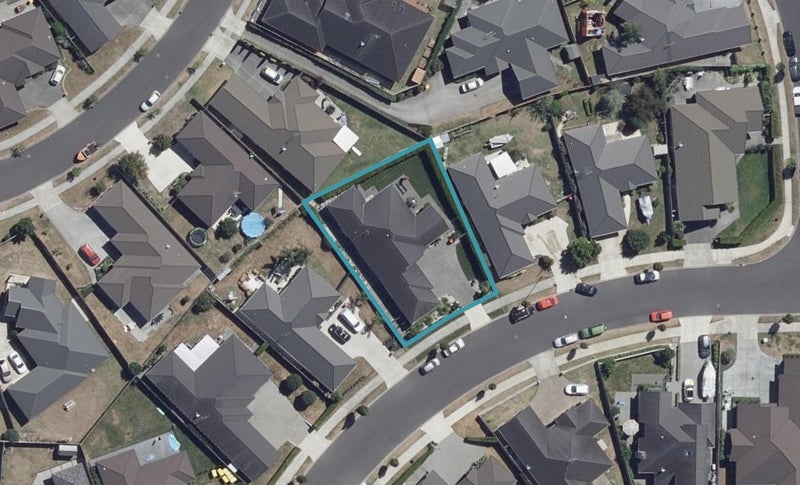 125 Saint James Drive, Huntington, Hamilton - Carousel 1
