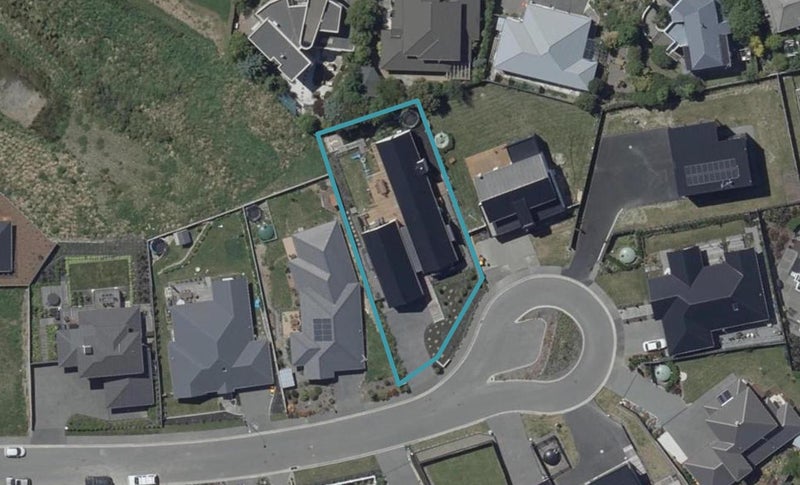 9 Dove Grove, Westmorland, Christchurch - Carousel 1