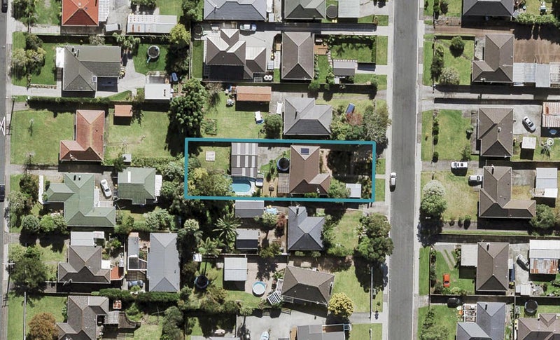 18 Kervil Avenue, Te Atatu Peninsula, Auckland - Carousel 1