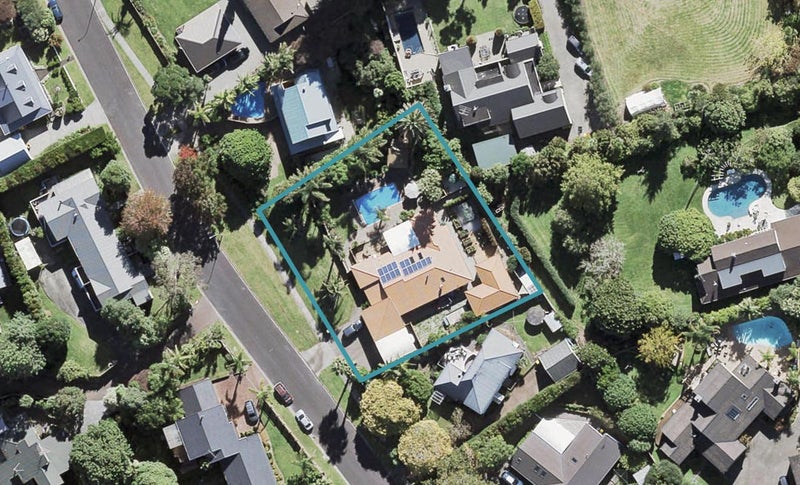 14 Waipuia Place, Greenhithe, Auckland - Carousel 1