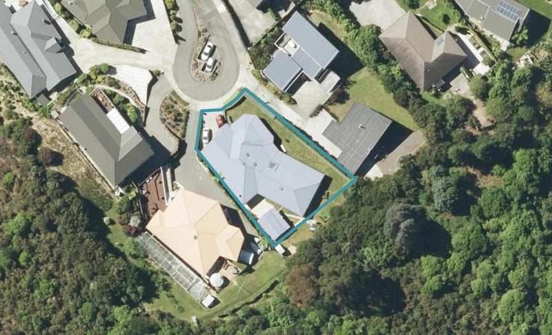 15 Moana Heights, Waikawa, Picton - Carousel 1