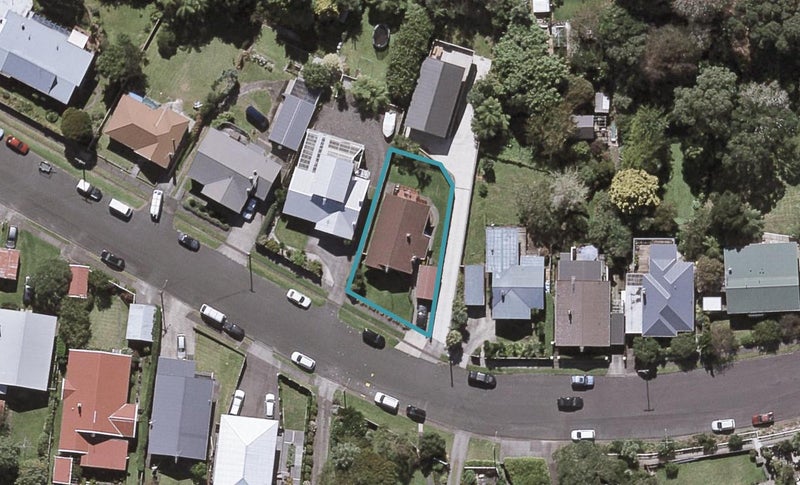 49 Waiwaka Terrace, Strandon, New Plymouth - Carousel 1