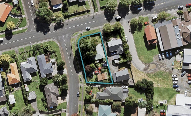 8 Taikata Road, Te Atatu Peninsula, Auckland - Carousel 1