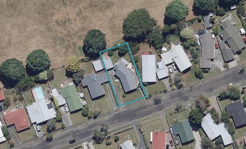 13 Thorpe Street, Fairview Downs, Hamilton - Carousel 1