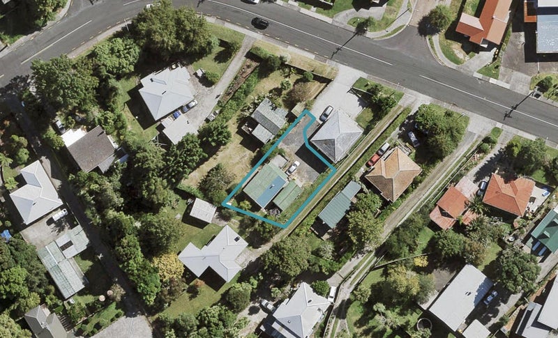 13 Awaroa Road, Sunnyvale, Auckland - Carousel 1