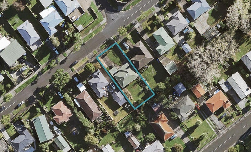 68 Rosamund Avenue, New Windsor, Auckland - Carousel 1