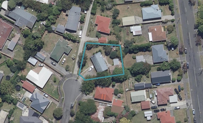 16 Panair Crescent, Hillcrest, Hamilton - Carousel 1