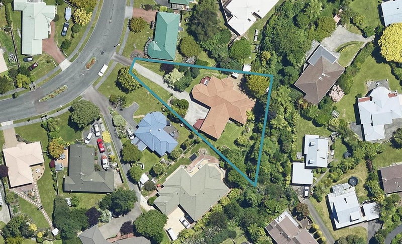 17 Capricorn Place, Kawaha Point, Rotorua - Carousel 1