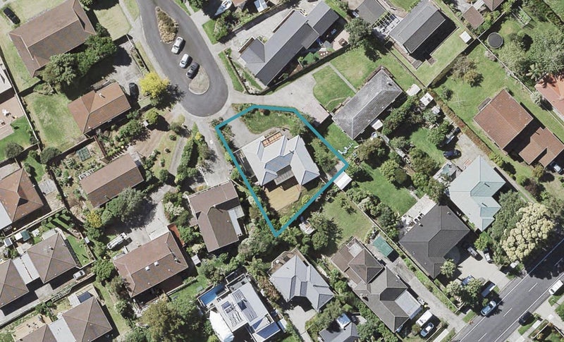 8 Clunie Place, Highland Park, Auckland - Carousel 1