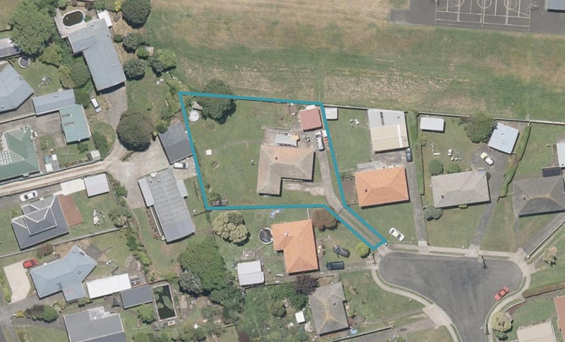 9 Mahoe Place, Gonville, Whanganui - Carousel 1