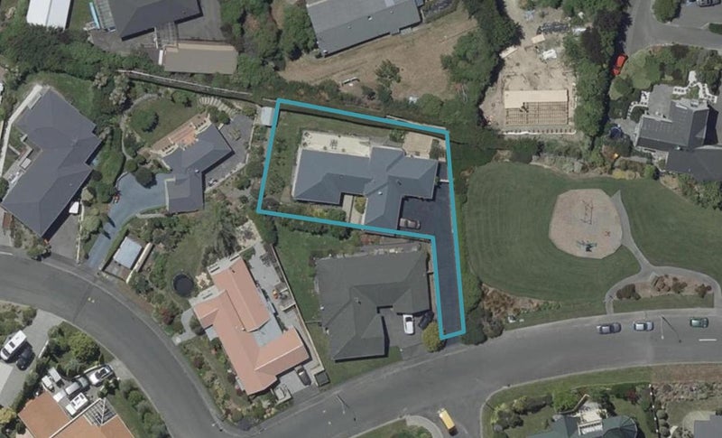 8 Highcrest Heights, Westmorland, Christchurch - Carousel 1