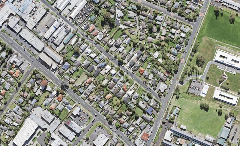 10 Netherlands Avenue, Kelston, Auckland - Carousel 1