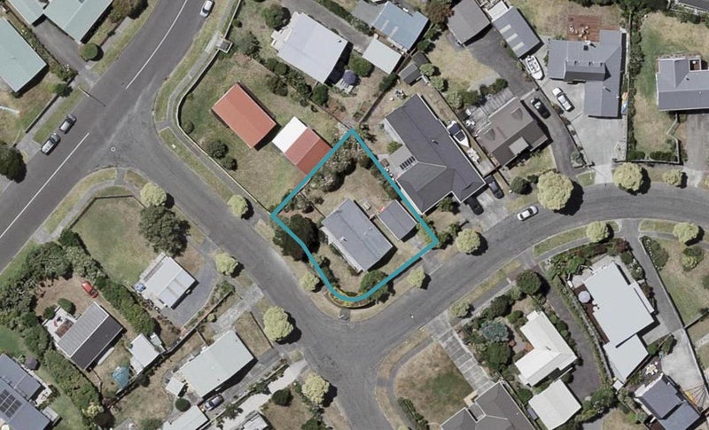 1 Whitmore Grove, Waikanae Beach, Waikanae - Carousel 1