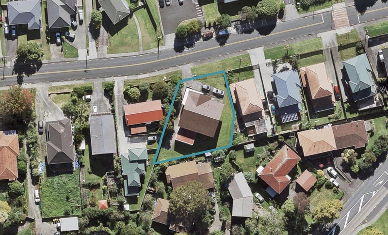 8 School Road, Te Atatu South, Auckland - Carousel 1