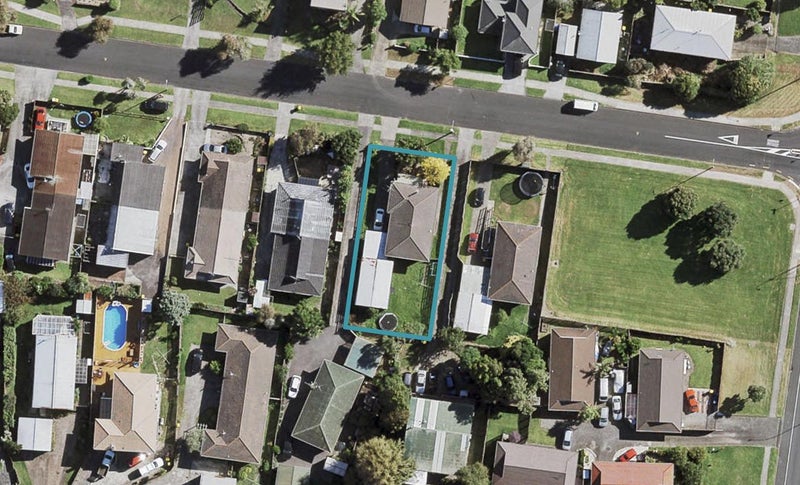 8 Waimai Avenue, Weymouth, Auckland - Carousel 1