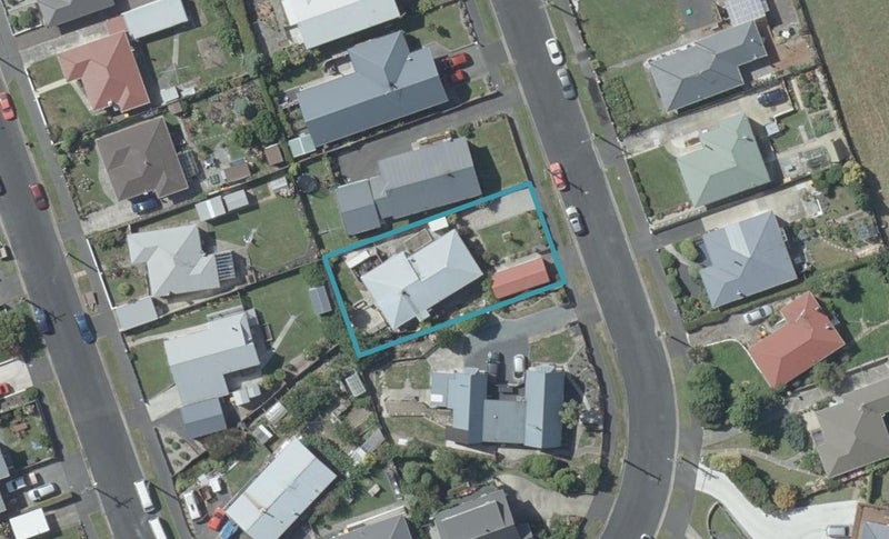 32 Elwyn Crescent, Green Island, Dunedin - Carousel 1