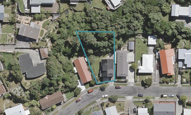 7 Magnolia Grove, Maungaraki, Lower Hutt - Carousel 1