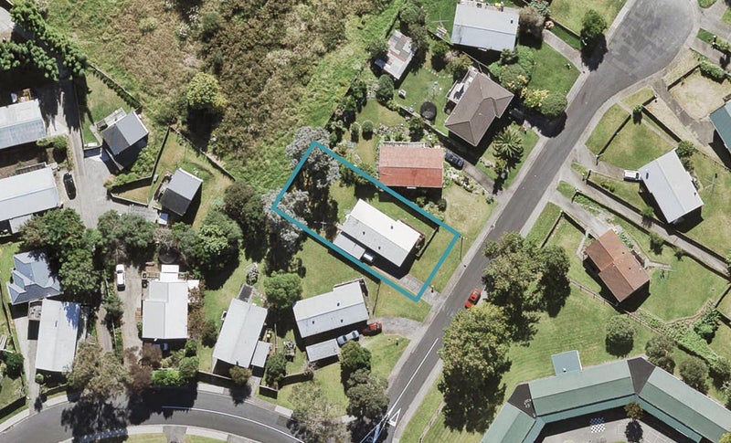 4 Timandra Place, Massey, Auckland - Carousel 1