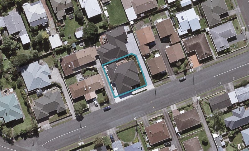 10 Webster Street, Westown, New Plymouth - Carousel 1