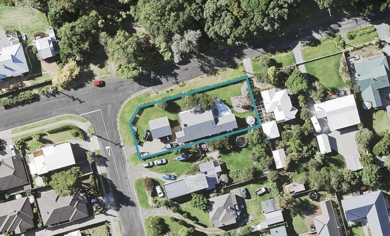 39 Sunkist Bay Road, Beachlands, Auckland - Carousel 1