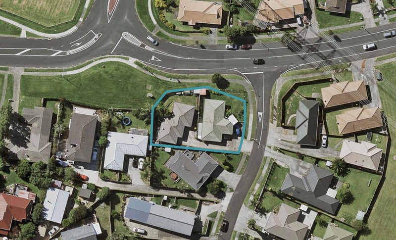 1/1 Lowburn Place, Clover Park, Auckland - Carousel 1