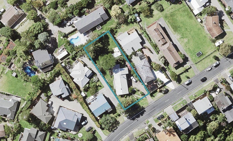 91 Arran Road, Browns Bay, Auckland - Carousel 1