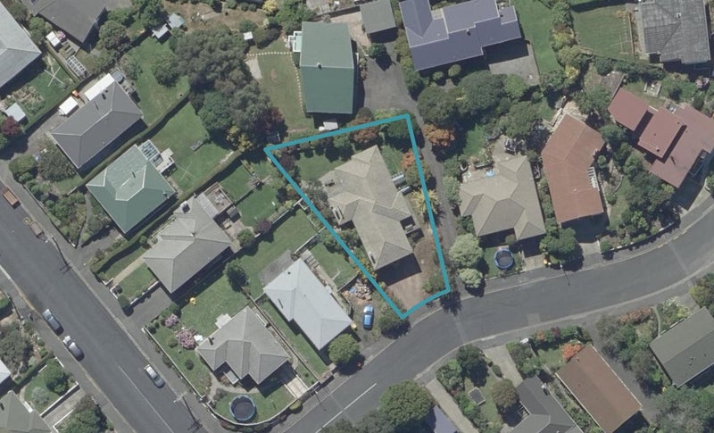 5 Pioneer Crescent, Helensburgh, Dunedin - Carousel 1