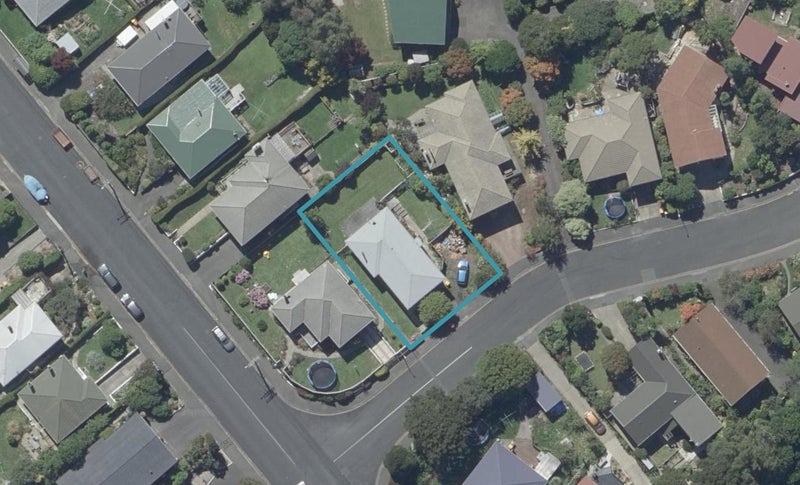 3 Pioneer Crescent, Helensburgh, Dunedin - Carousel 1