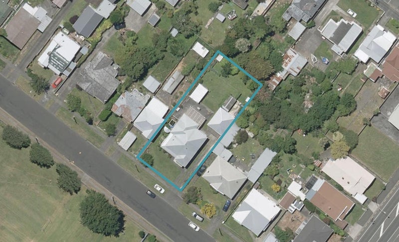 32 Niblett Street, Whanganui, Whanganui - Carousel 1