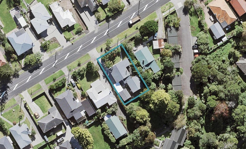 22 Golf Road, New Lynn, Auckland - Carousel 1