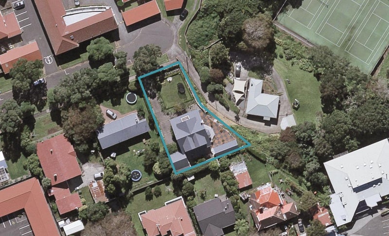 14 Wakefield Street, Welbourn, New Plymouth - Carousel 1